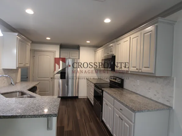Beautiful 3 Bedroom 2 Bathroom Townhouse In South Tyler! 1/2 Off First Full Month