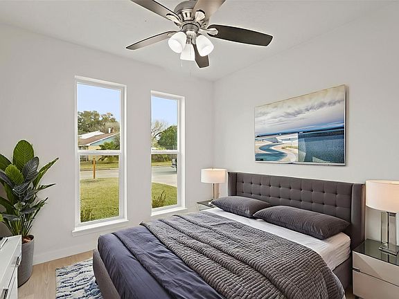 3rd image of 2015 Ridge Hollow Dr