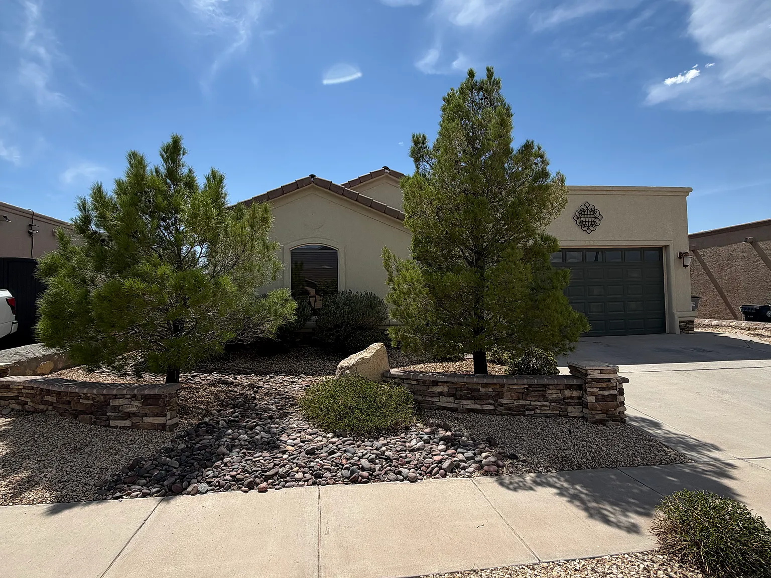 4 bed, 1881 sqft, $2,300 — Photo 1