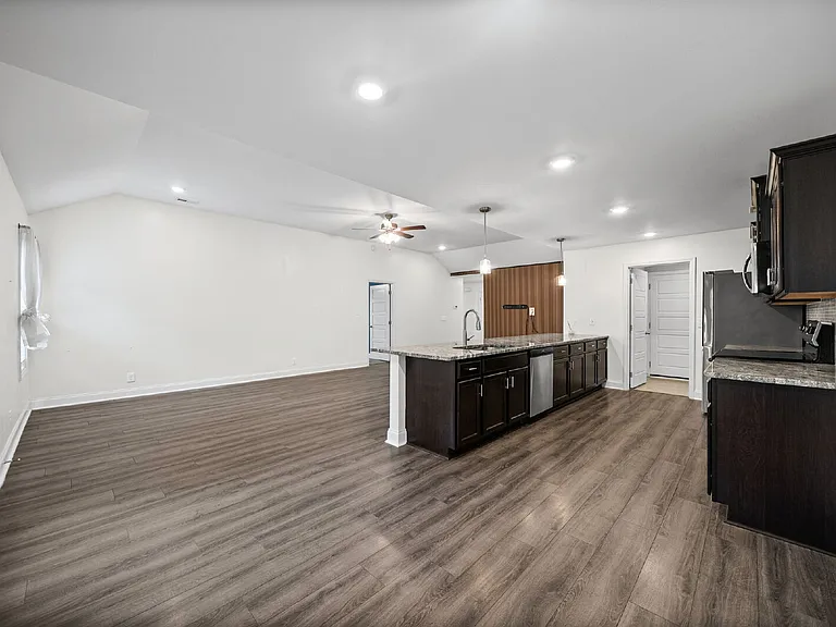 204 King Rd — Photo 11