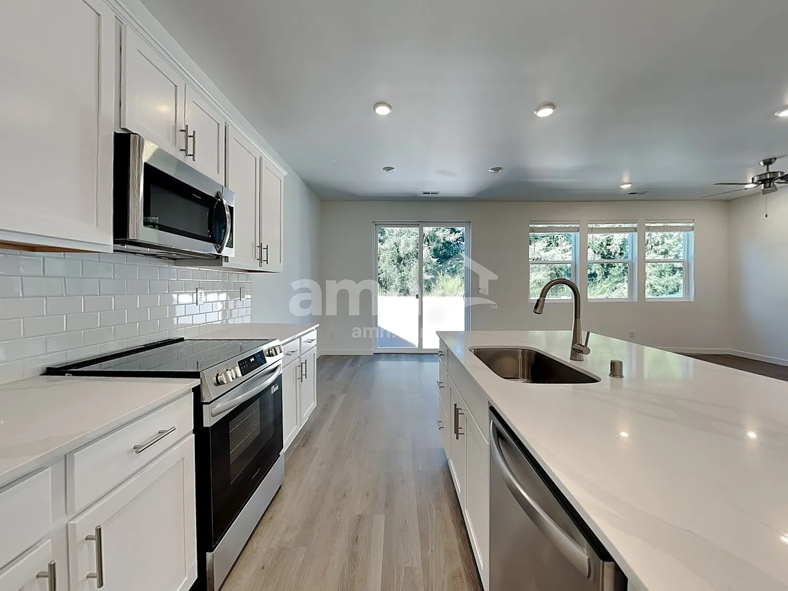 5 bed, 3.5 bath, 2106 sqft, $3,225 — Photo 3