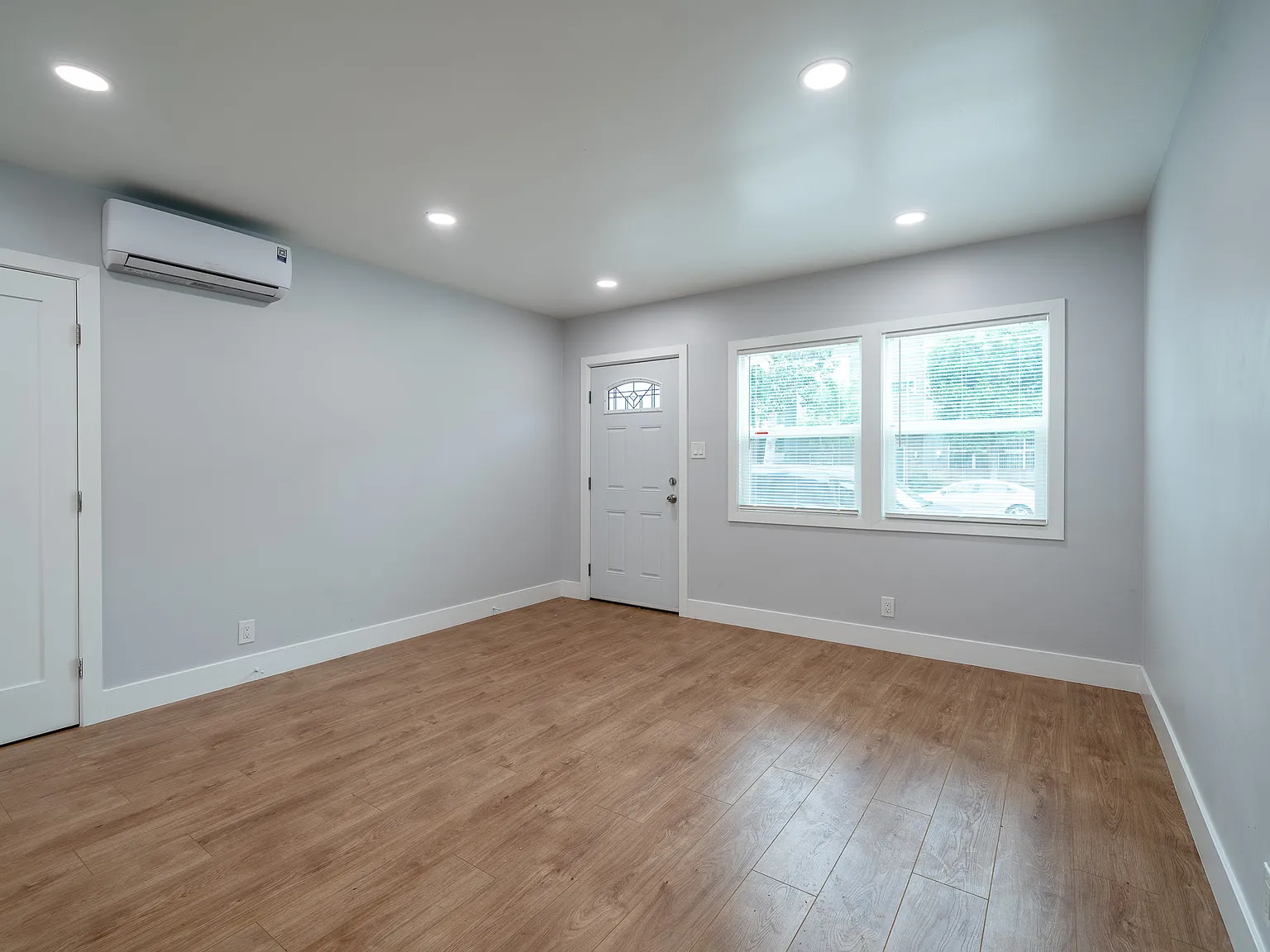 Studio, 400 sqft, $1,800 — Photo 4