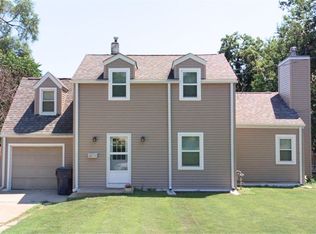 4015 68th St, Urbandale, IA 50322