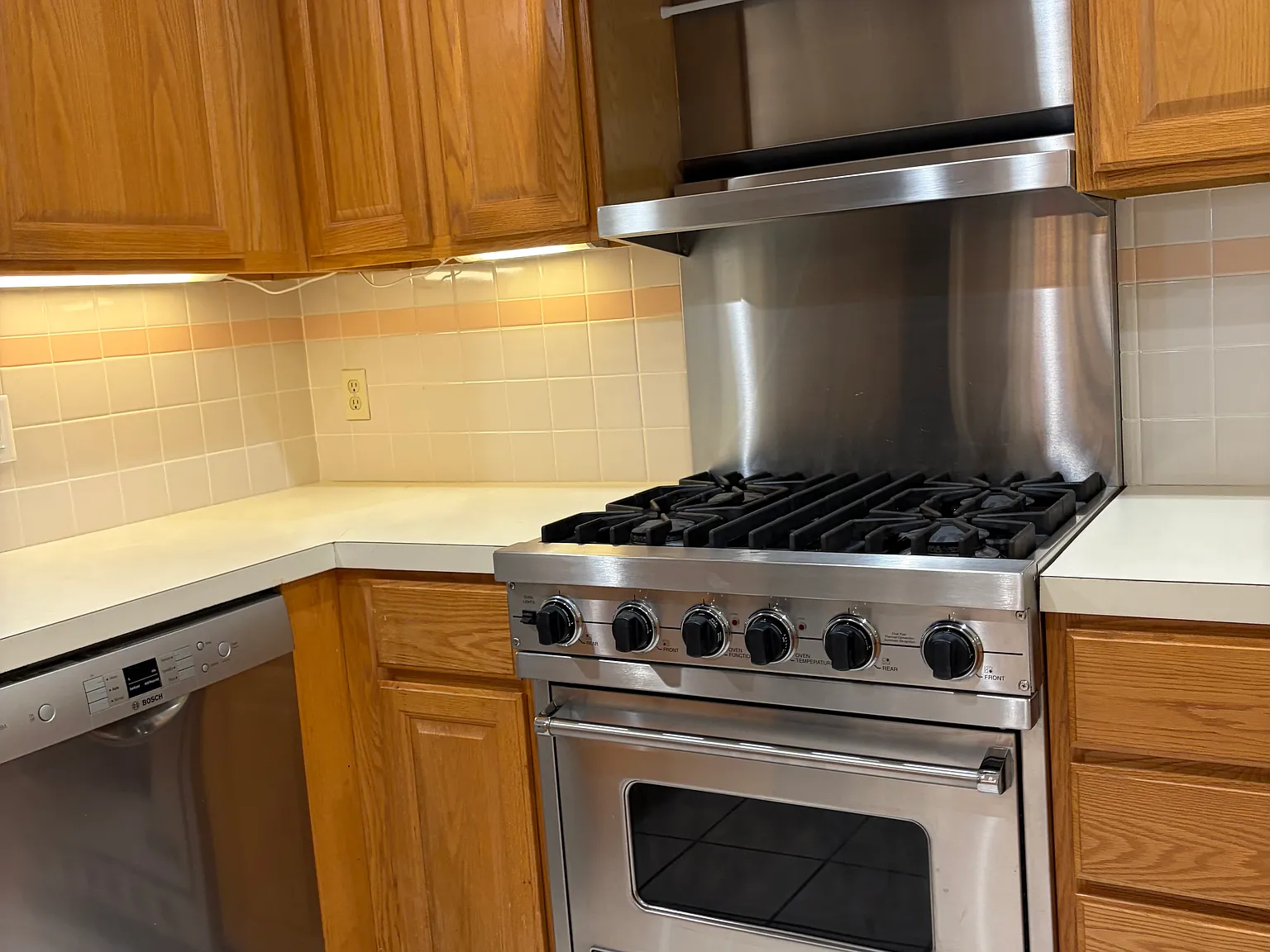 3 bed, 2.5 bath, 2268 sqft, $2,300 — Photo 4