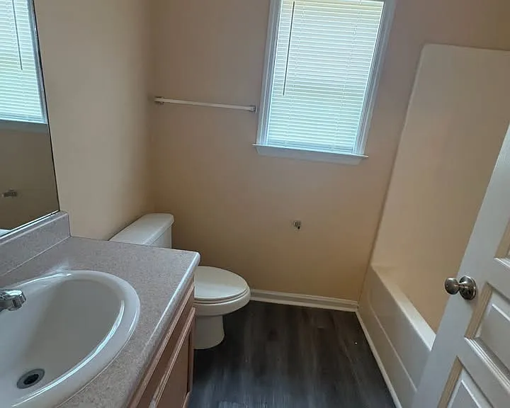 1819 Hazel Dr — Photo 4