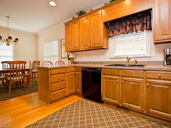 3rd image of 5 Westridge Ct