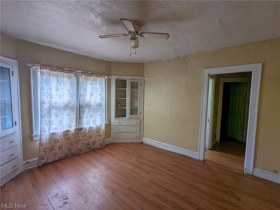4th image of 11213 Berkshire Ave