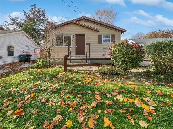 2228 Nesmith Lake Blvd, Akron, OH 44314