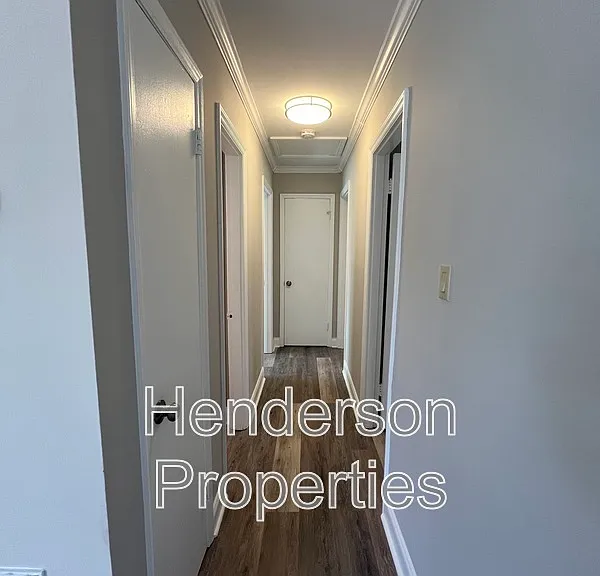 300 W Arrowood Rd — Photo 4