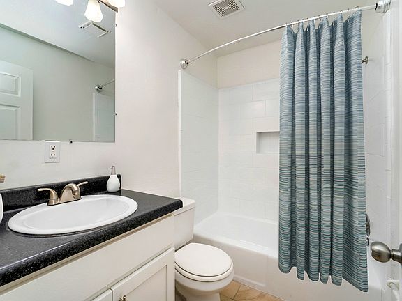 4th image of 914 Winthorne Dr APT C11