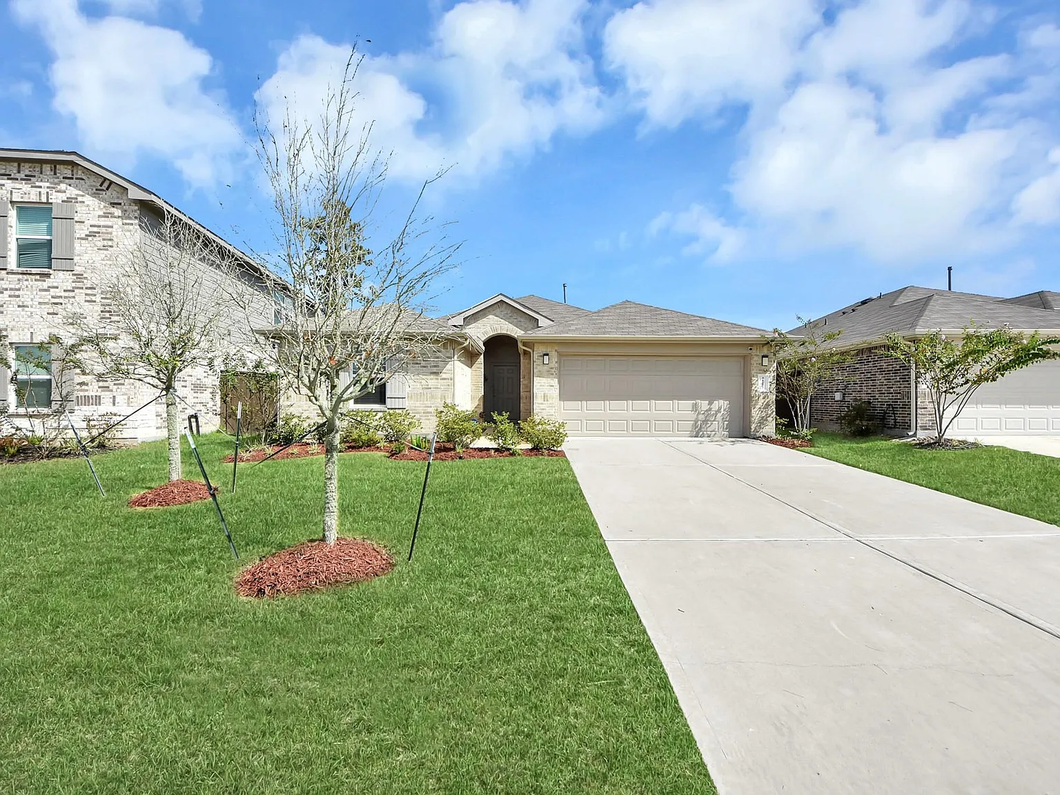 4 bed, 2.0 bath, 1784 sqft, $2,300 — Photo 2