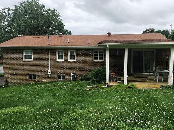 4th image of 19345 Eastwood Dr