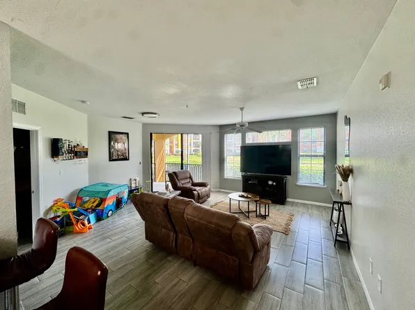 8351 38th Street Cir E Unit 102, Sarasota, FL 34243