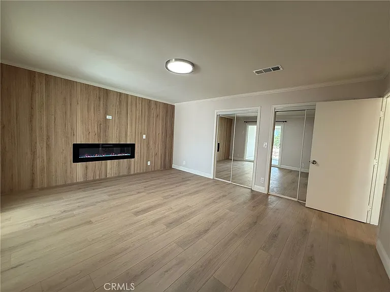 5621 Kenwood Ave — Photo 9