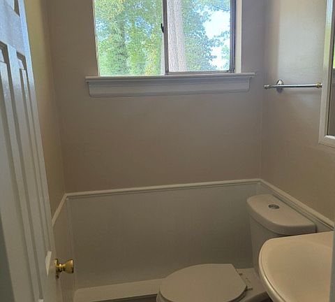 3rd image of 12748 Richmond St