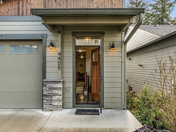 3rd image of 4405 NE 112th Cir