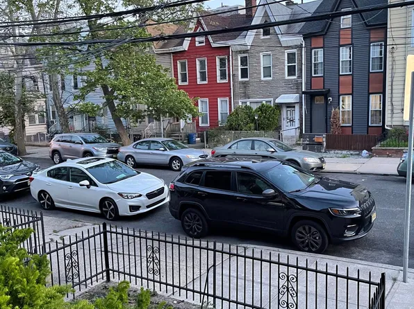 82 Court House Place image 9 of 10