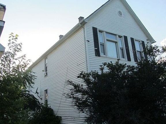 3rd image of 3428 Wallace Ave