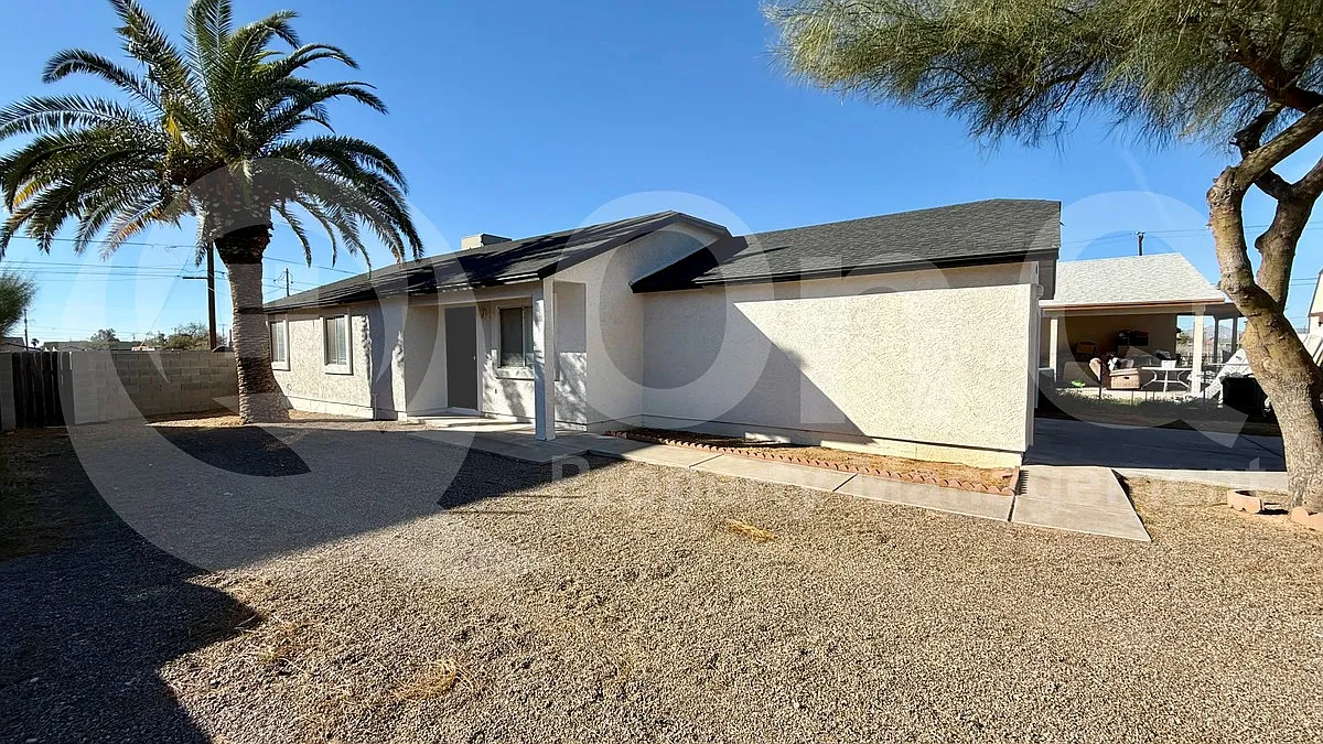 3 bed, 2.0 bath, 1135 sqft, $1,299 — Photo 2
