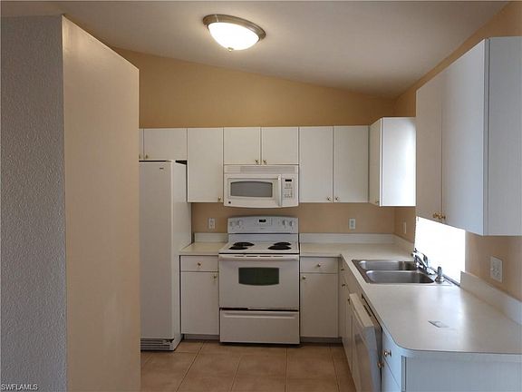 4th image of 1010 NE 16th Ter