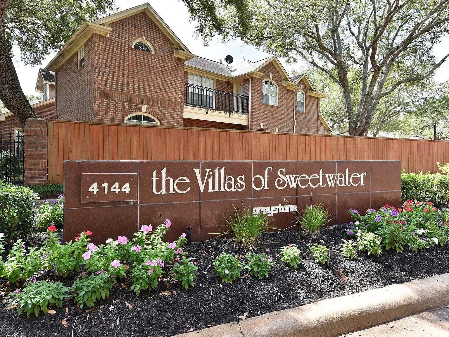 2 bed, 2.5 bath, 1490 sqft, $2,100 — Photo 1