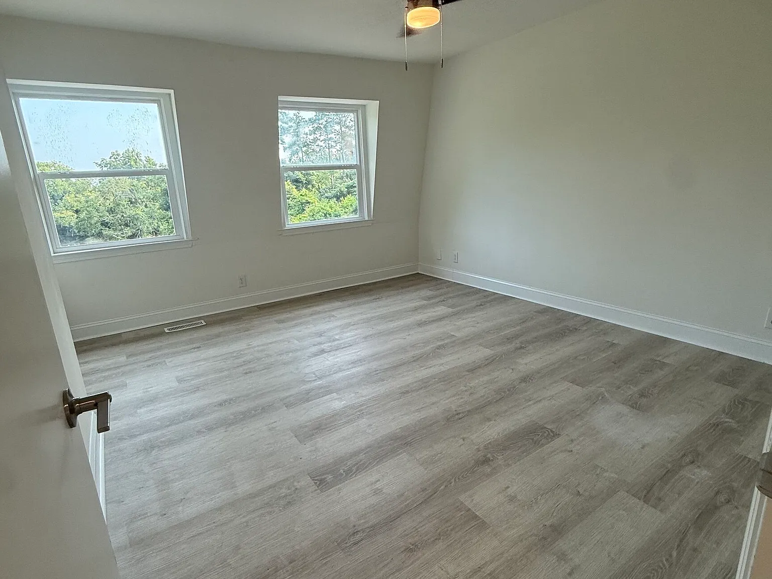 2 bed, 1.5 bath, 1050 sqft, $1,300 — Photo 3