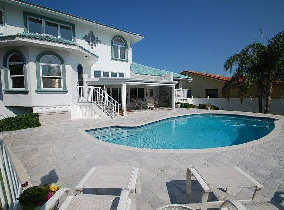 4th image of 793 Columbus Dr