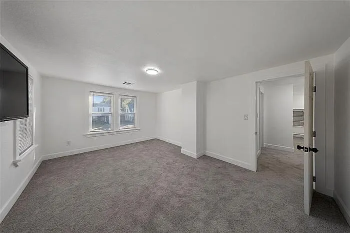 2421 NW 18th St — Photo 14
