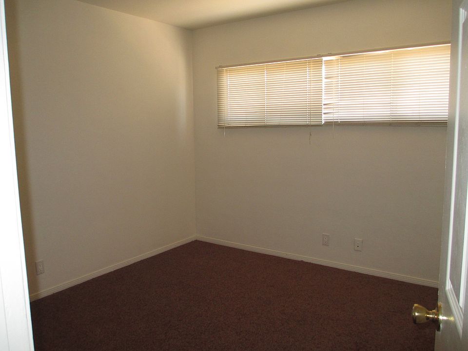 2nd image of 944 1/2 E Avenue Q12
