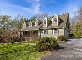 190 Whites Lake Blvd, Saluda, NC 28773