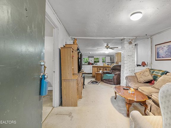 3rd image of 1104 Plyly St