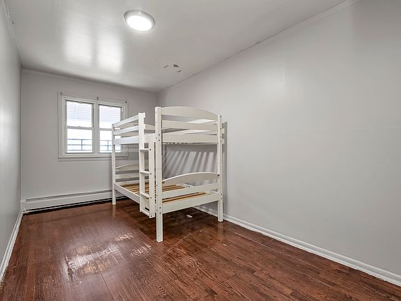 5th image of 4016 E Tremont Ave #3