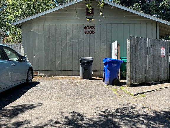 3rd image of 4033-4035 NE Mallory Ave