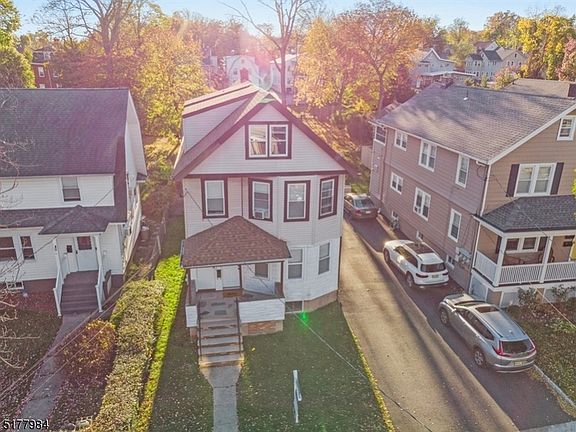 4th image of 42 Elmwood Ave