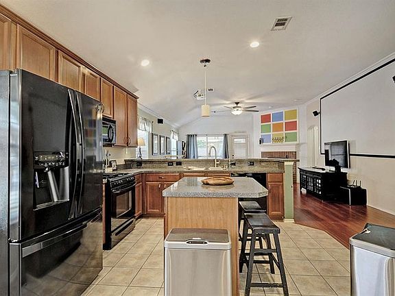 5th image of 6905 Willow Crest Dr