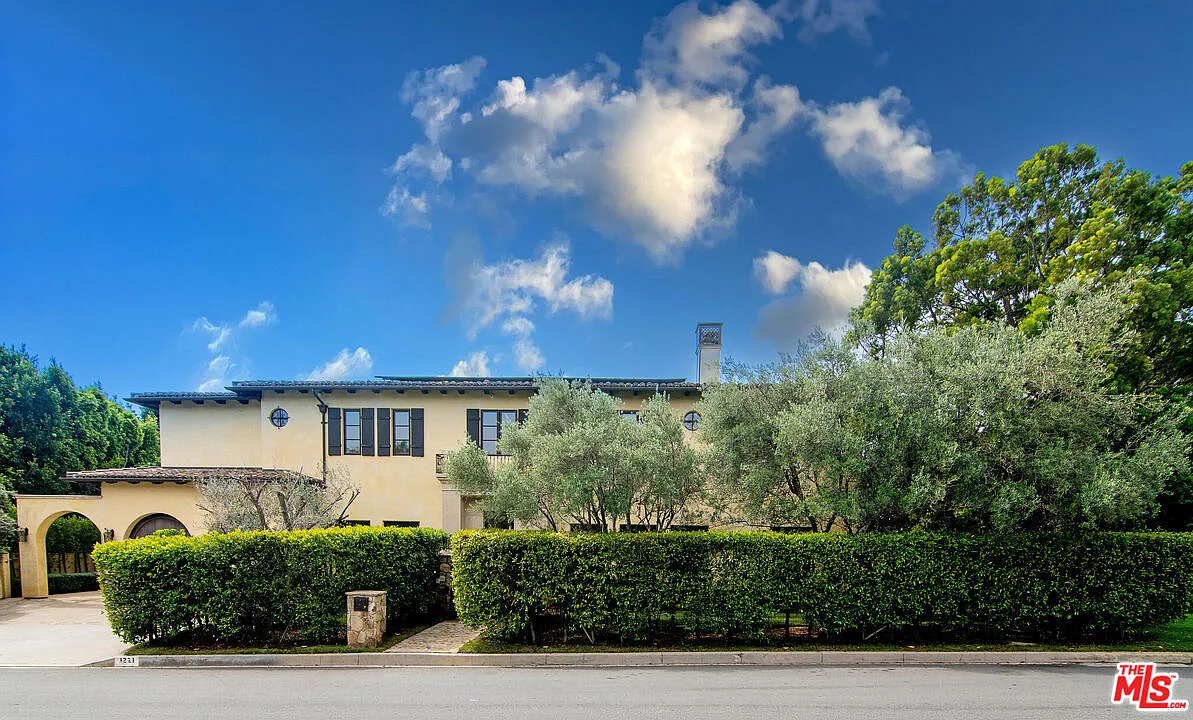 6 bed, 8.5 bath, 8472 sqft, $45,000 — Photo 3