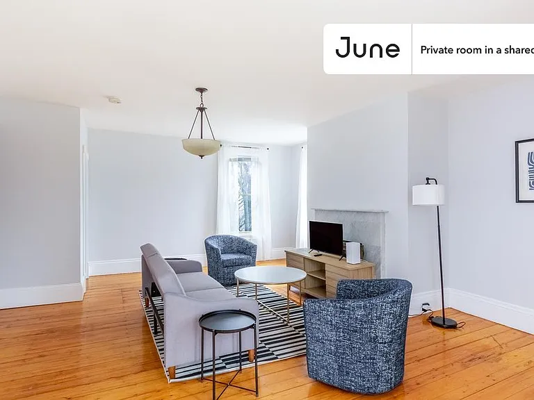 337 Central St #D — Photo 9