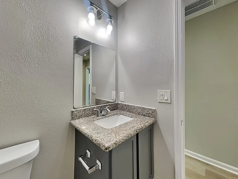 Modern bathroom with neutral t