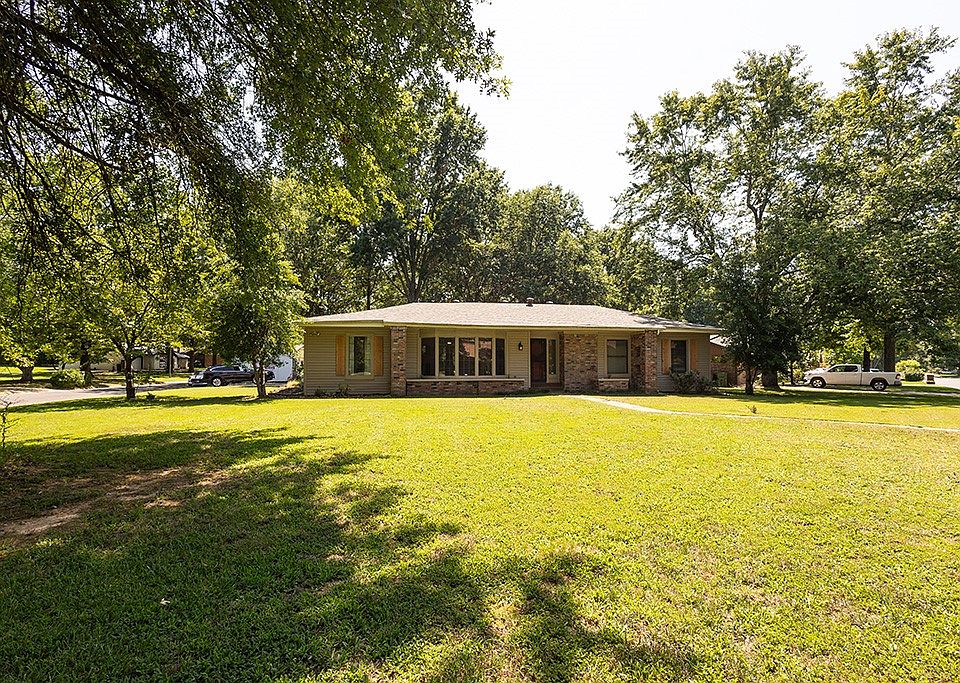 1st image of 3009 W Parkwood Dr