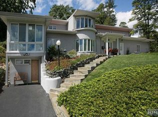 708 Shadow Ln, Oradell, NJ 07649