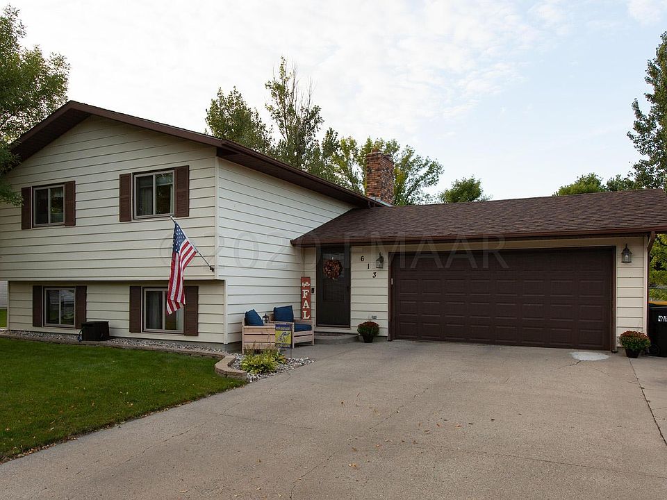 1st image of 613 10th Ave E