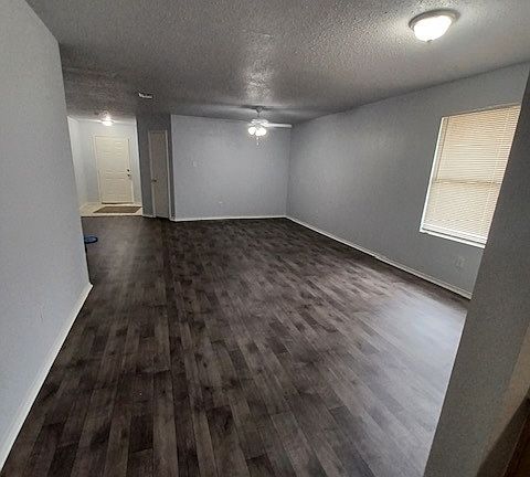 3rd image of 4221 Hunters Creek Dr