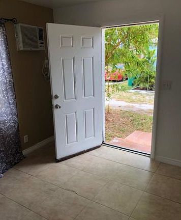 3rd image of 215 SW 11th St #B