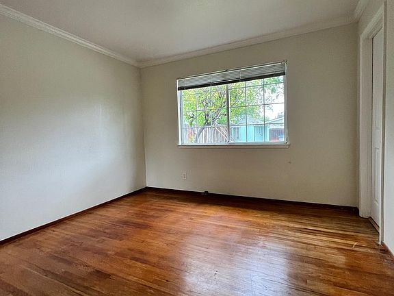 3rd image of 1383 Sturgeon Way