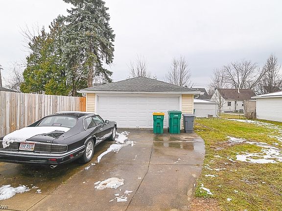 2nd image of 16312 Mendota Ave