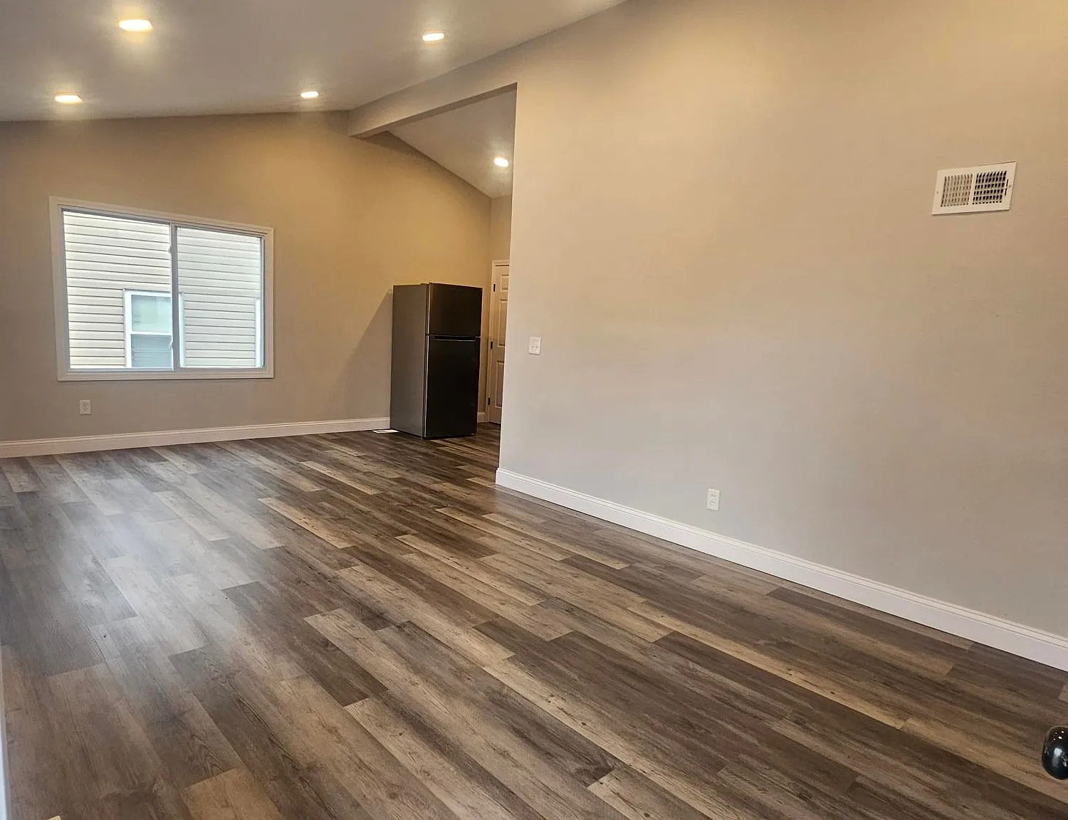 3 bed, 960 sqft, $1,600 — Photo 4
