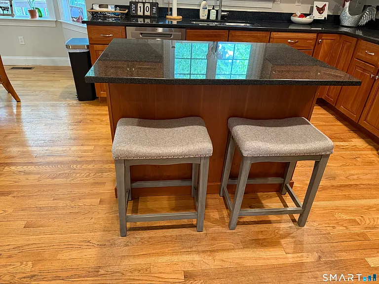 405 Washington Dr — Photo 3