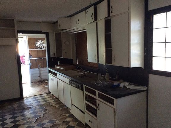 3rd image of 310 W Ida Ave