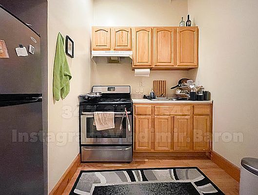 2nd image of 788 Park Pl #2LA