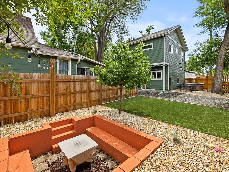 815 E Cache La Poudre St #B — Photo 30
